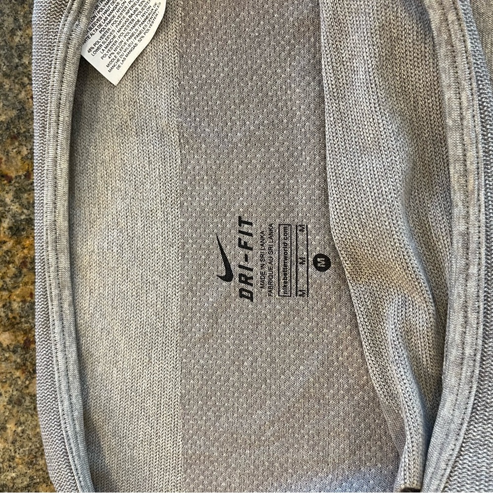 Nike DriFit - Picture 5 of 5